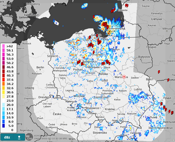 Mapa lokalizacji wyładowań doziemnych nałożona na dane radarowe (meteo.imgw.pl).