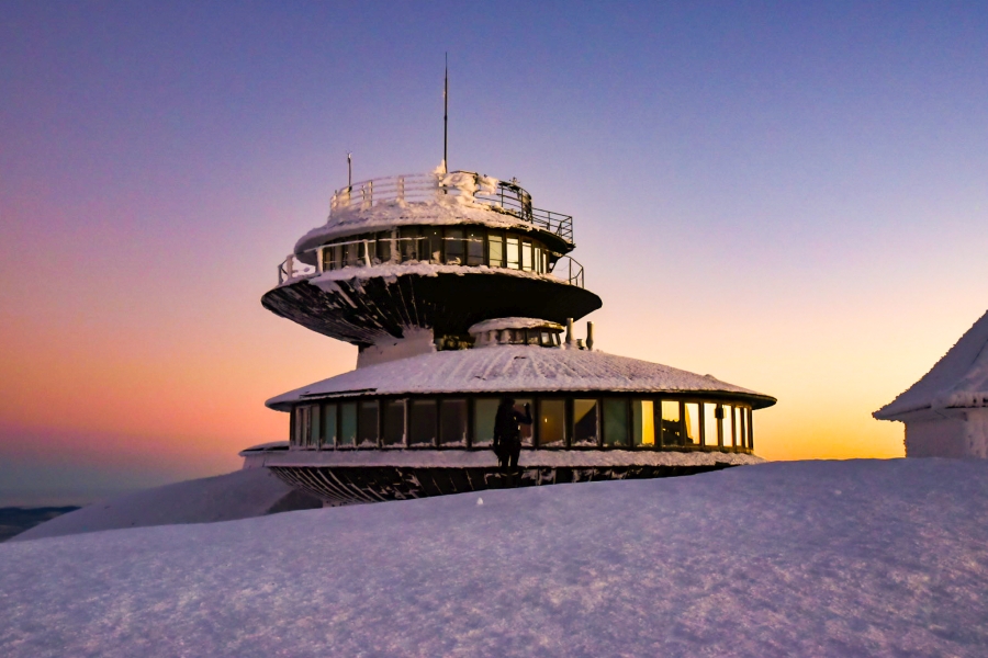 Wschód słońca na Śnieżce, 10.01.2024 r. Fot. Piotr Olszewski | IMGW-PIB