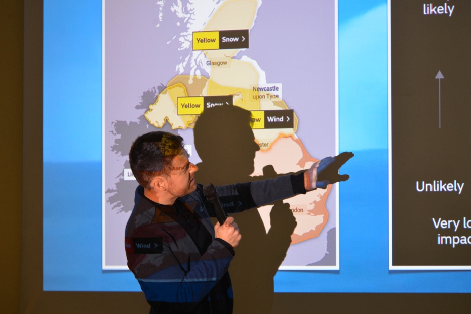 Prezentacja „Tomasz Schafernaker – praca w BBC i Met Office". Intersująca opowieść o życiu meteorologa przeplatana historią BBC i Met Office.