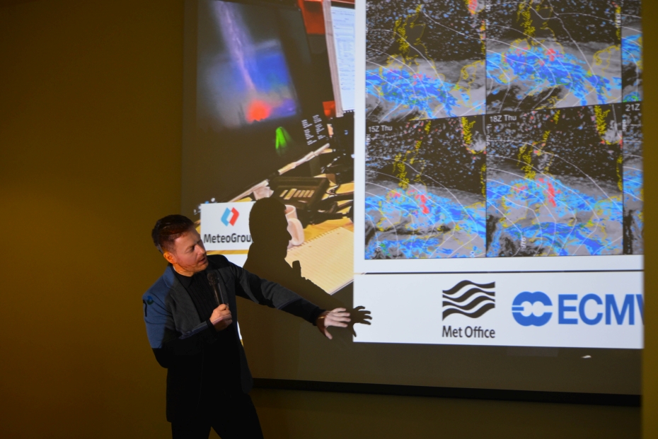 Prezentacja „Tomasz Schafernaker – praca w BBC i Met Office". Ekstremalne temperatury maksymalne w XXI wieku, efekt postępującego ocieplania klimatu.