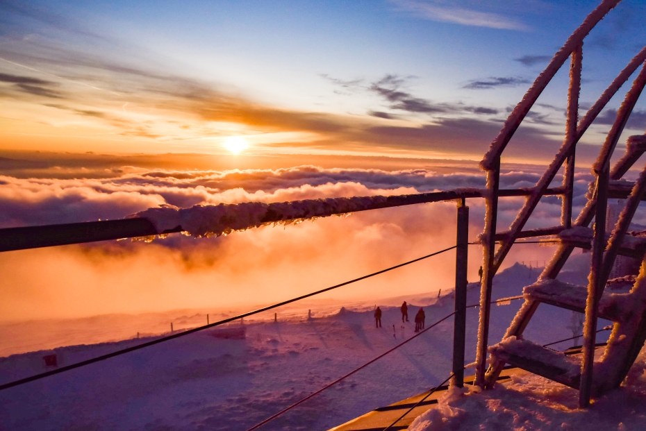 Wschód słońca na Śnieżce, 26.02.2024 r. Fot. Piotr Olszewski | IMGW-PIB 