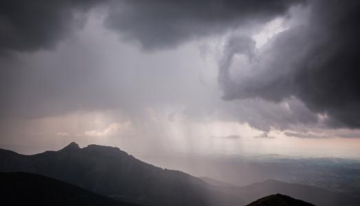 Męczący i niebezpieczny upał skończy się gwałtownymi burzami – piątek (1 lipca) przyniesie bardzo dynamiczną pogodę