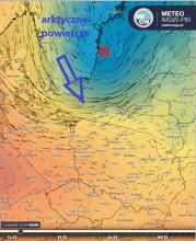 Napływ zimnego powietrza arktycznego i mapa rozkładu ciśnienia atmosferycznego wraz z oznaczonym ośrodkiem barycznym niskiego ciśnienia oraz animacja wiatru w czwartek 22.04.2021 r o godz. 4:00 wg modelu GFS | meteo.imgw.pl